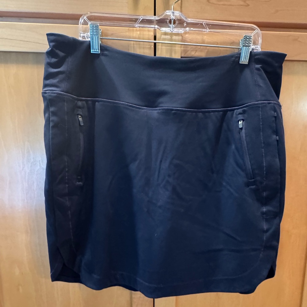 Athleta navy “Fairway” skort pockets & “tee holder” for golfers (& pickleball)!